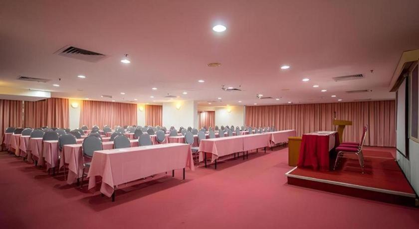 Hotel Continental Penang 3*