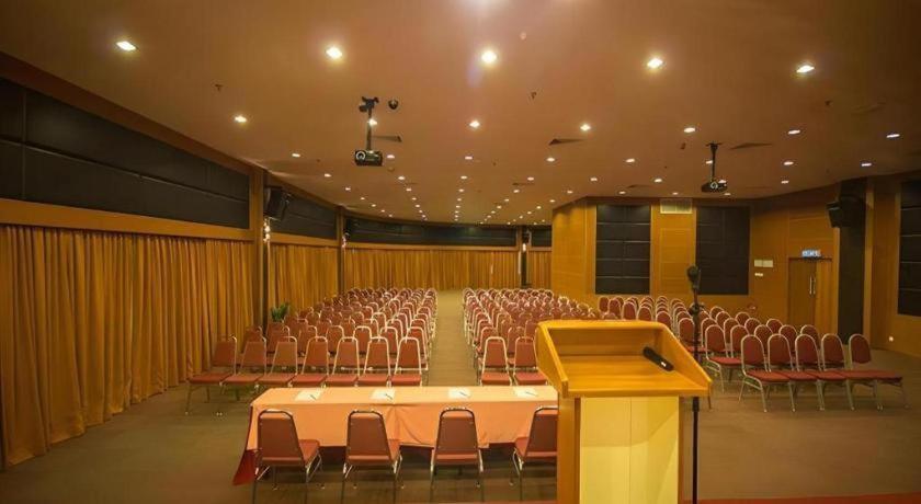 Hotel Continental Penang 3*